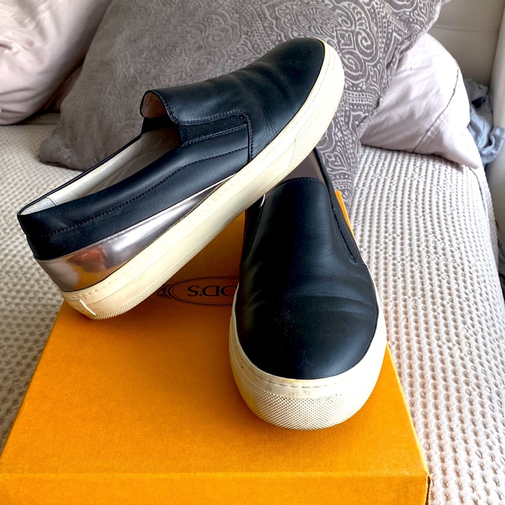Tod”s spadrilles leather with metallic accent. comfortable soft leather